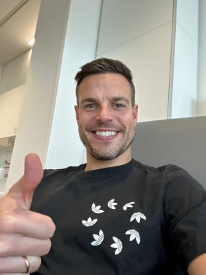 Azpilicueta recupera la sonrisa
