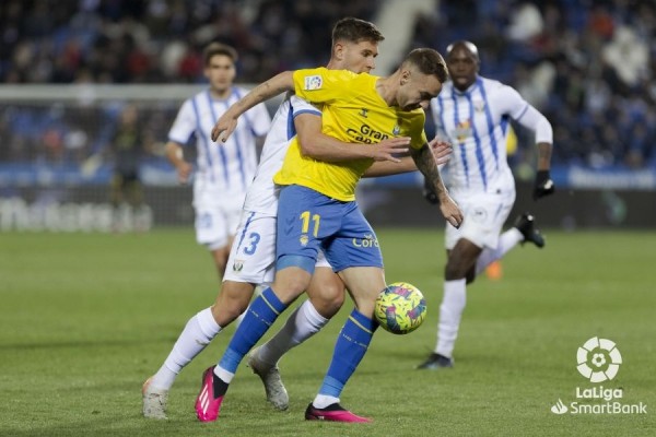 Meritorio empate de Jorge Sáenz contra el líder de Segunda