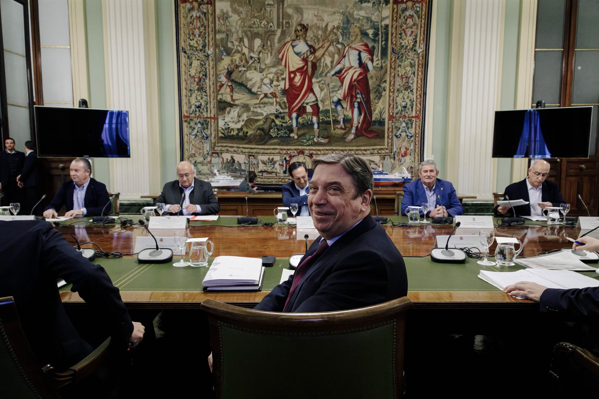 El Gobierno cita a supermercados, sector primario e industria para abordar el alza de los precios de alimentos