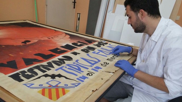 Valencia restaura su colección de carteles históricos de Fallas