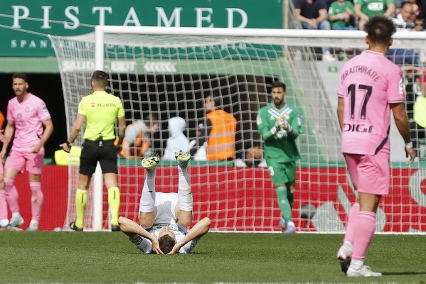 Elche y Espanyol empatan al descanso en un partido abierto y con muchas ocasiones