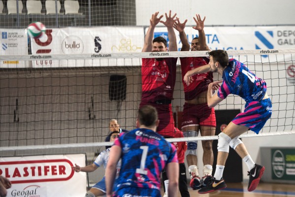 Conqueridor sobrevive al ‘Koko’ y a Emevé en el quinto para afrontar la Copa con confianza 