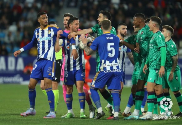 El Levante no pierde comba con el liderato pero aprieta la zona de ascenso
