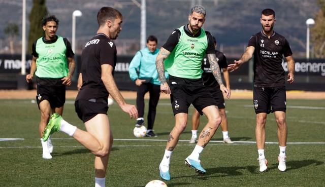 El Castellón quiere hurgar en la herida del Baleares y optar al liderato