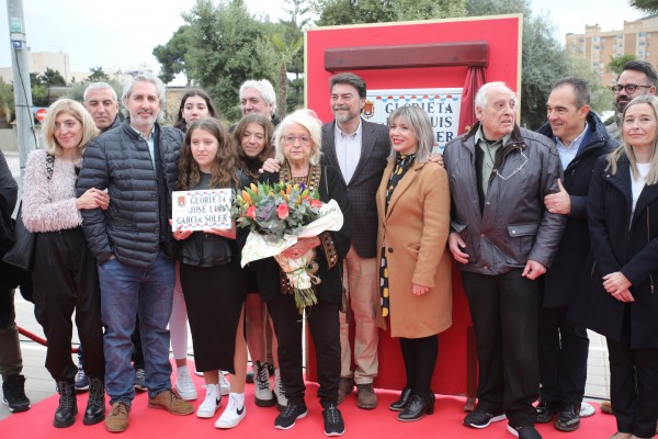 Alicante dedica un parque y una glorieta a la florista Inmaculada Pérez y al dirigente vecinal José Luis García