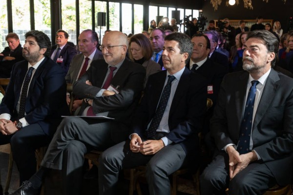 Alicante oficializa su propuesta sobre la Marina de Empresas: Barcala ofrece a Roig 25.000 metros