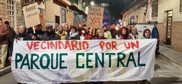 Los vecinos de los barrios separados por el tren exigen el Parque Central de Alicante