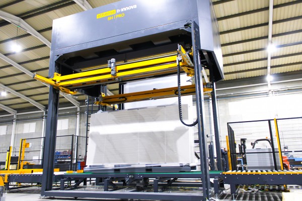 Innova Group lanza Stretch Hood XL para automatizar el embalaje de piezas de gran formato 
