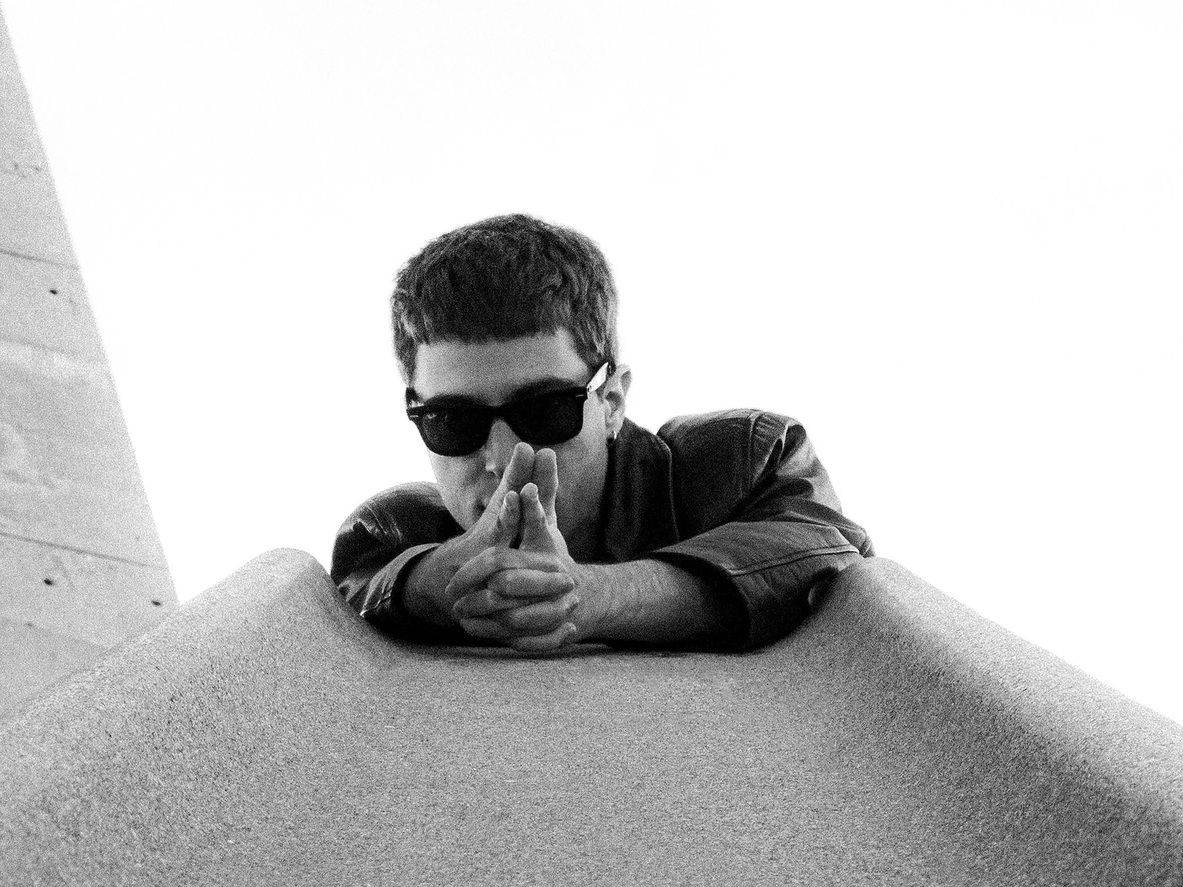 Amiga, date cuenta: Santas desmonta en su nuevo single 'La ciudad del amor'