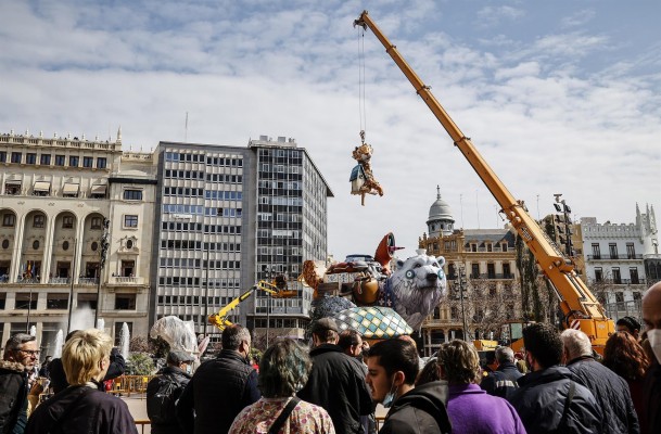 Aprobado el bando de Fallas: carpas desde el día 7 y recomendación de no tirar petardos entre 15 y 17 horas