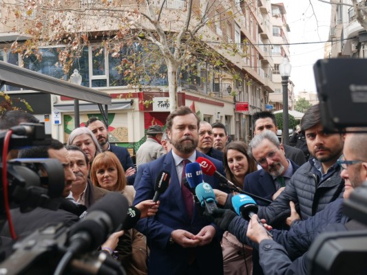 Espinosa de los Monteros propone una FP aplicada al calzado y no despeja dudas sobre alcaldable de Vox en Elche
