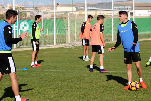 El Elche prepara el partido ante el Almería mermado por las ausencias

