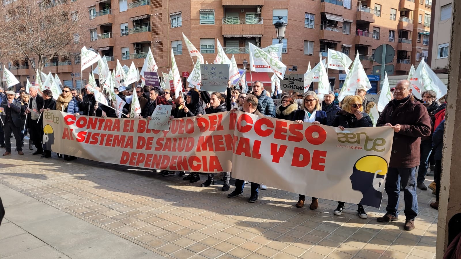Cientos de personas exigen ante Igualdad otro modelo de acceso al sistema de dependencia

