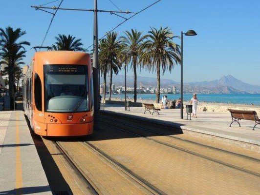 Les Corts aprueba una Proposición no de Ley para eliminar la doble tarifa del TRAM en El Campello