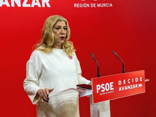 Gloria Alarcón: 