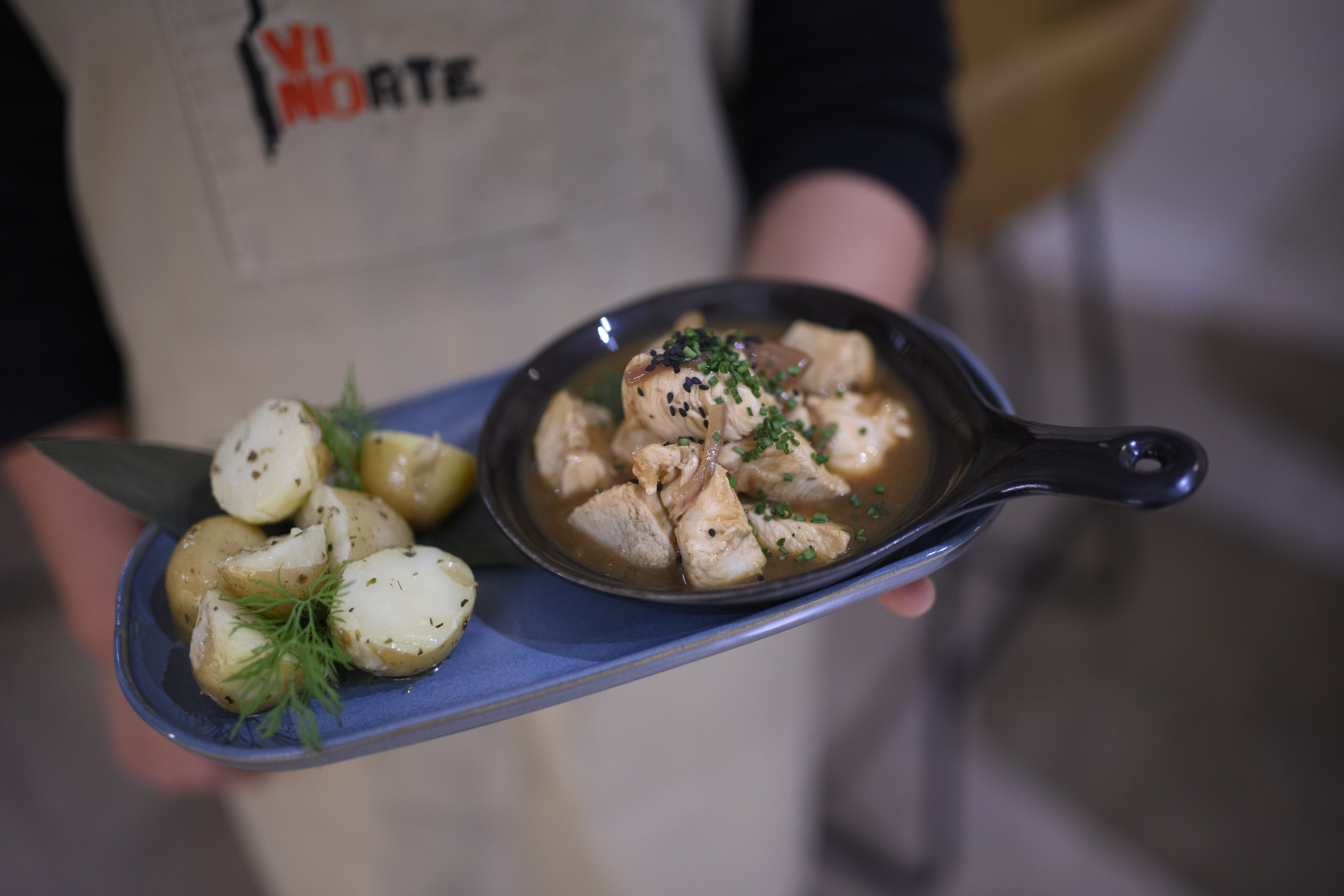 Pollo en adobo filipino en Vinorte