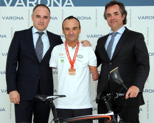Varona nombra gerente de su área de compromiso social al nadador paralímpico Ricardo Ten