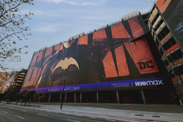 MolcaWorld, premiada por la lona de 'The Batman' en Mestalla