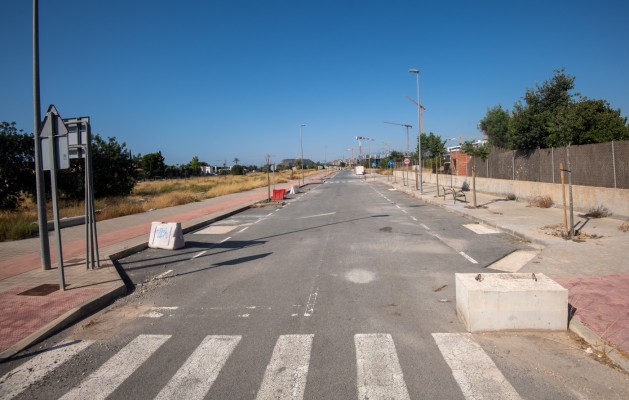 Los vecinos de Nou Nazareth se movilizan ante los retrasos: 