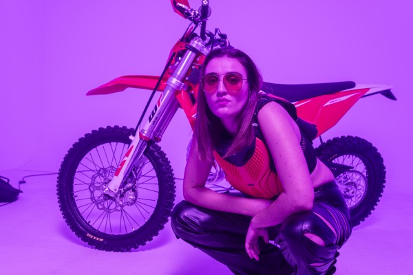 Colomet canta i balla al desamor 'Com Dua Lipa'
