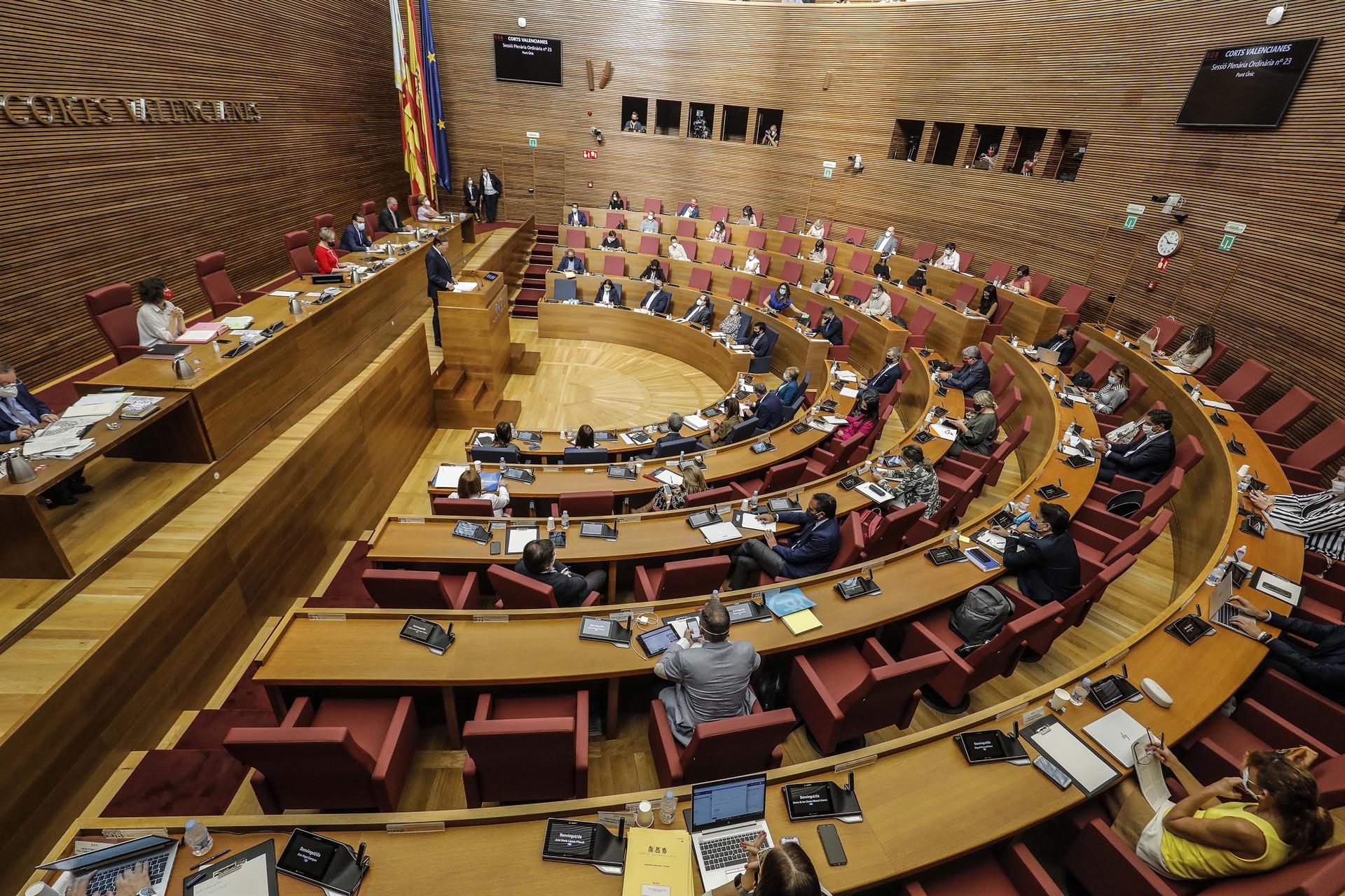 Las subvenciones a los grupos de Les Corts ascendieron a 3,91 millones en 2021