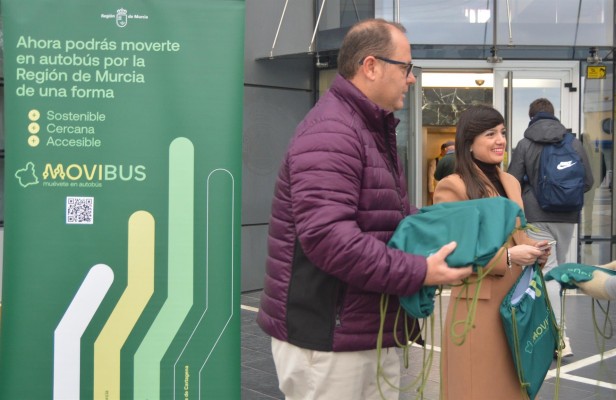 Movibus promueve entre los estudiantes la línea que une Alcantarilla con el Polígono Industrial Oeste