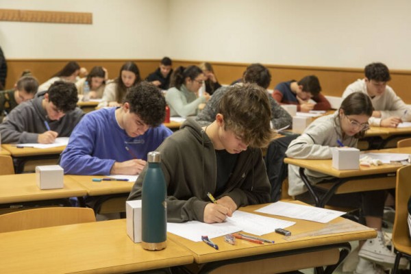Educación acerca el nuevo modelo de EBAU a 150 alumnos de la Comunitat con un estudio piloto