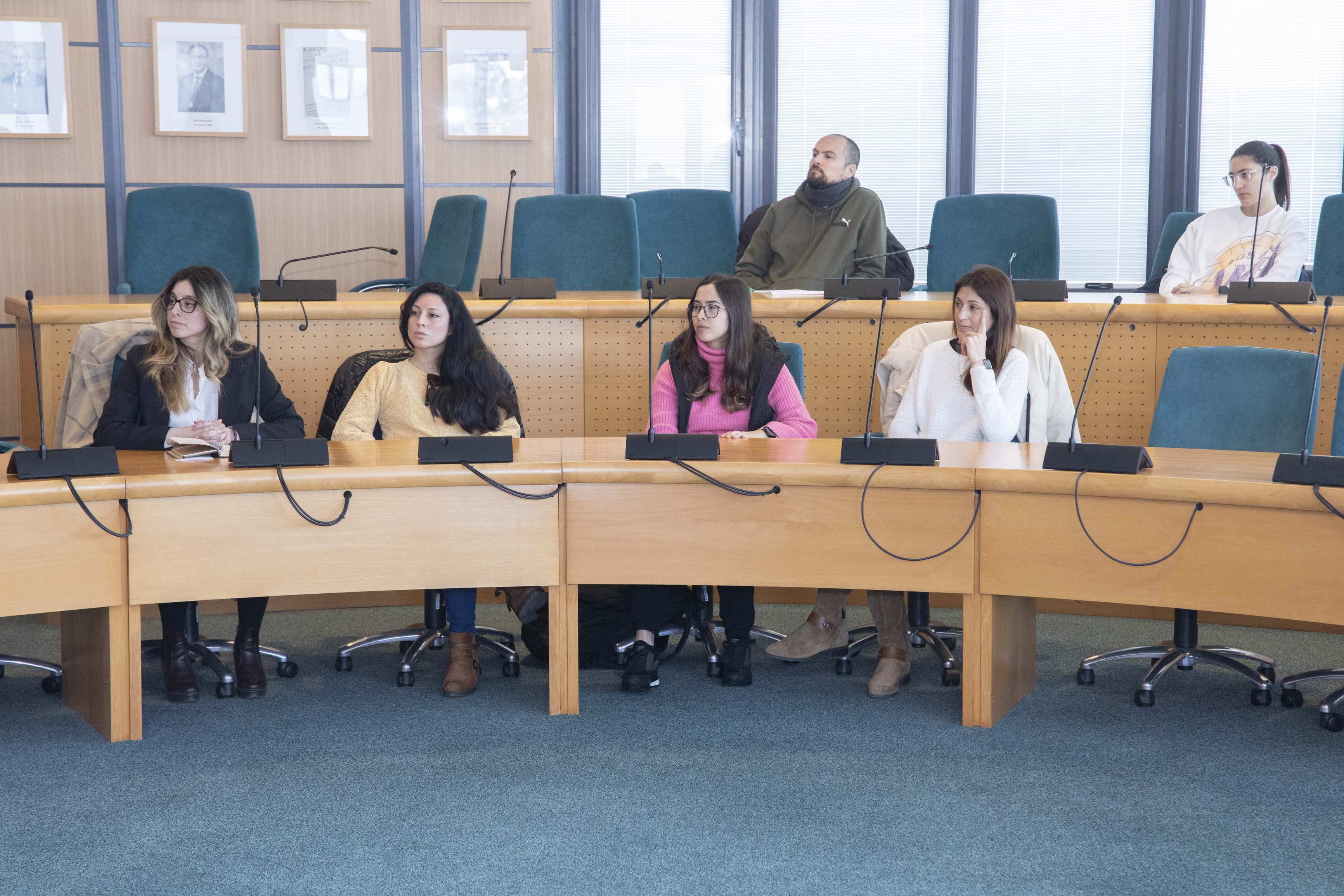 
L'UJI convoca almenys 30 beques de 300 euros per als TFG vinculats amb el món rural 
