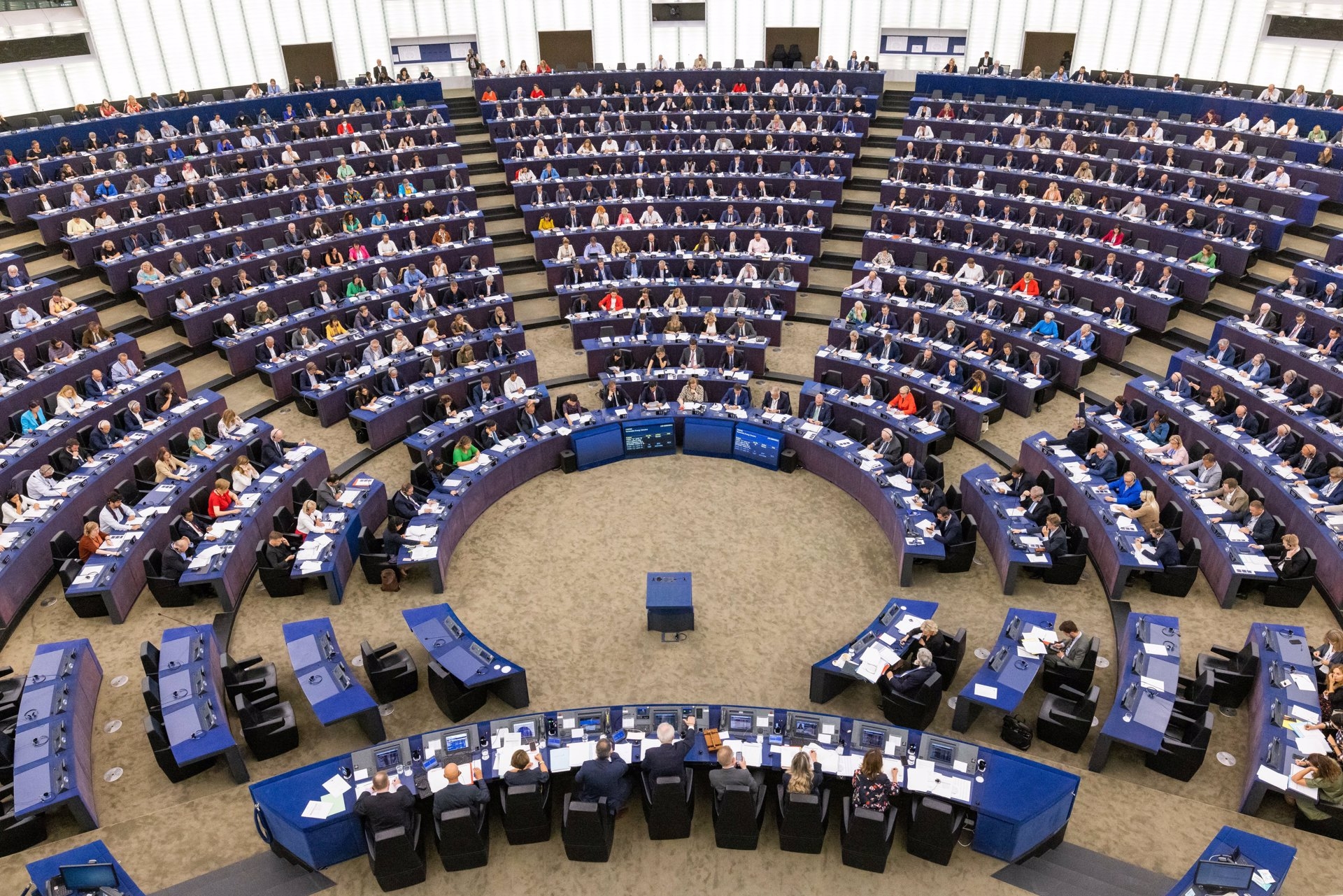 La Eurocámara aprueba destinar 20.000 millones más para medidas energéticas