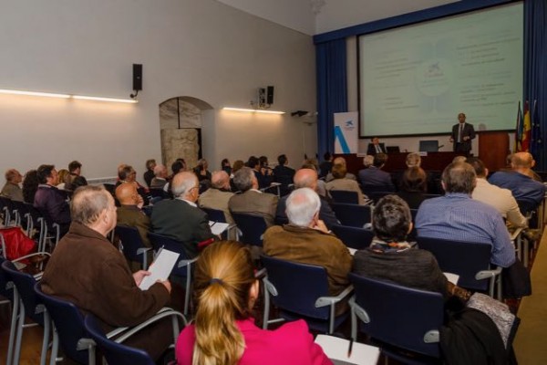 CaixaBank se reúne con un centenar de accionistas valencianos
