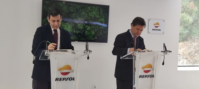 Cartagena, experiencia piloto para surtir de biocombustibles de Repsol a los autobuses interurbanos de la Región

