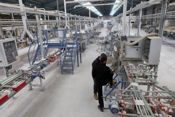 No solo es el azulejo: el consumo de gas industrial cae más de un 30% en enero