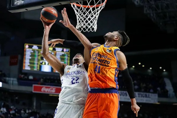 El Valencia se mide al Madrid tras dos derrotas marcadas por un mal inicio y la actuación de Musa
