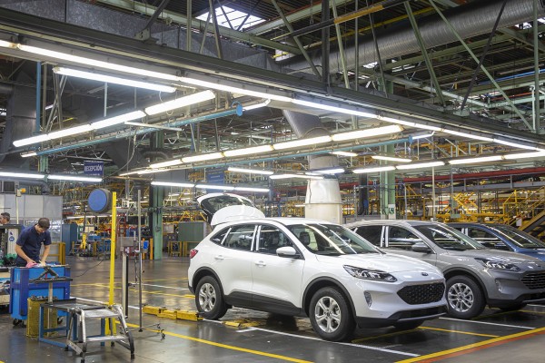 Almussafes esquiva el primer 'hachazo' laboral de Ford en Europa