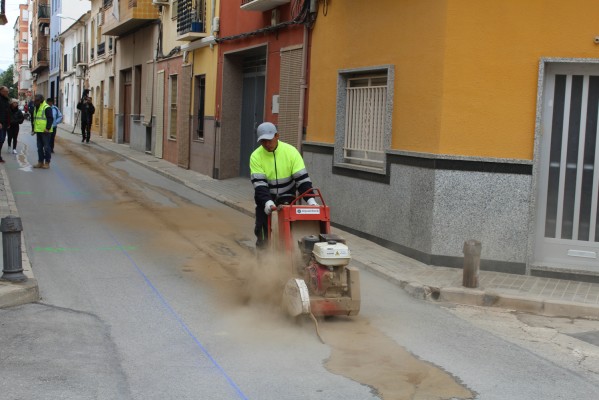 Novelda inicia las obras para establecer preferencia peatonal en varias calles del centro histórico