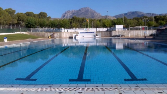 Benidorm solicita subvenciones para la mejoras de la piscina municipal y el trinquet Vicente Pérez Devesa