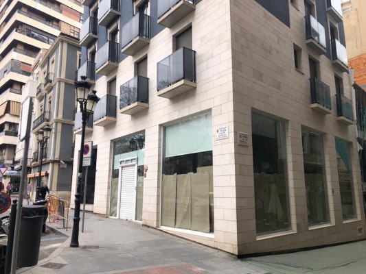 El calzado se expande en Calvo Sotelo con la primera tienda de Salvador Artesano en Alicante