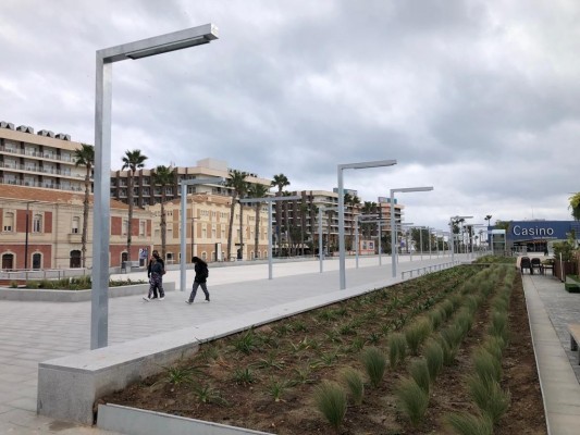 El Puerto explota la Plaza de Levante para usos públicos con un mercado de Semana Santa