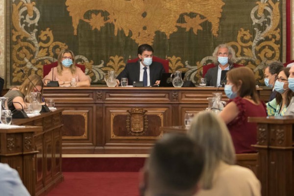 El bipartito de Alicante exige al Gobierno un plan urgente de empleo y educación para los jóvenes