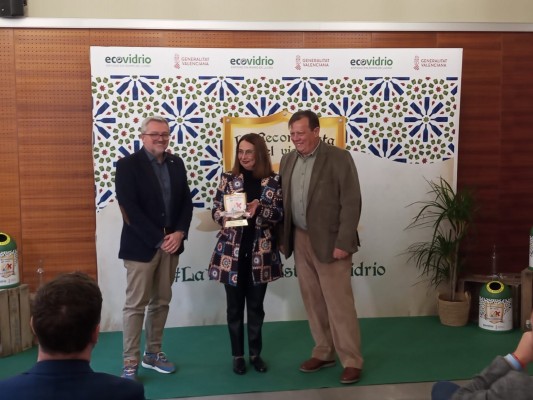  Ecovidrio premia a San Vicente por la recogida de 53.786 kilos de vidrio en los Moros y Cristianos 2022