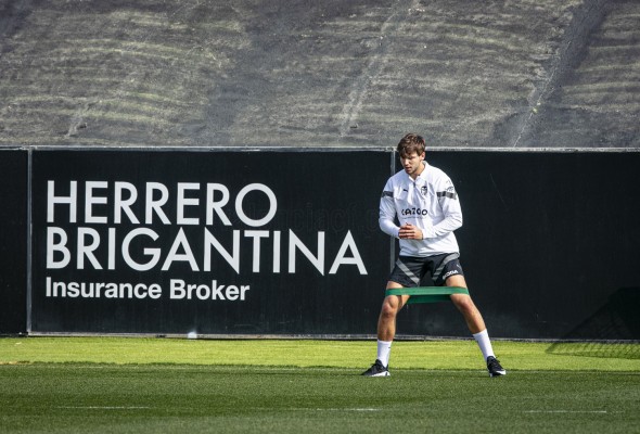 Nico González ya toca césped