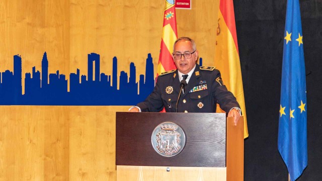 Benidorm busca jefe de personal, tesorero, interventor, secretario y ahora comisario 