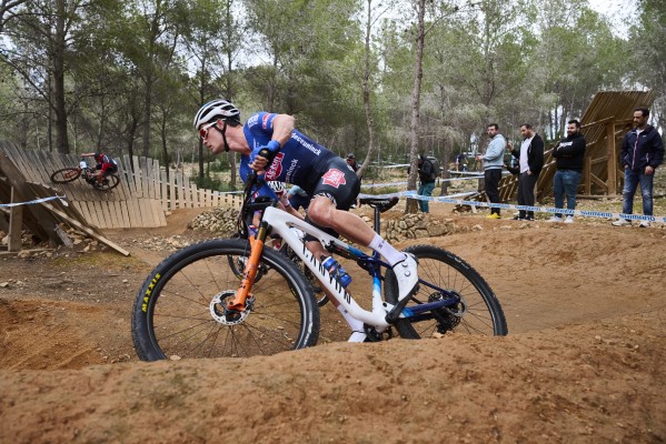 Samuel Gaze vence en la 'Shimano Super Cup Massi' de La Nucía