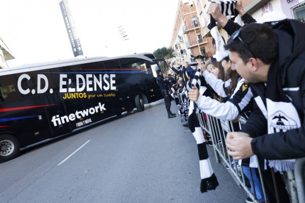 El Eldense ve reducirse su ventaja respecto a sus perseguidores
