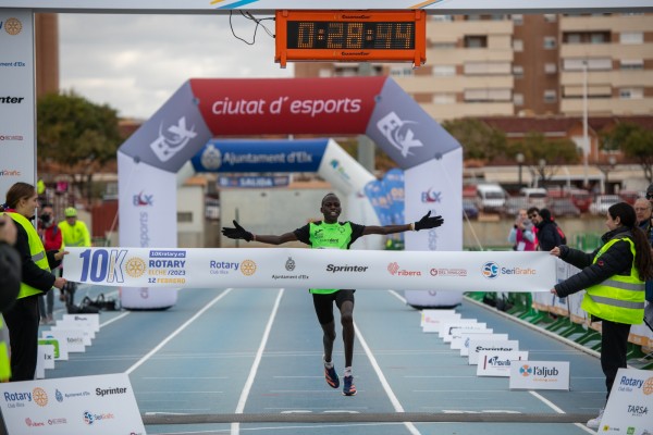 Dismas Yeko bate el récord y Cristina Juan gana en féminas en el 10k Rotary de Elche