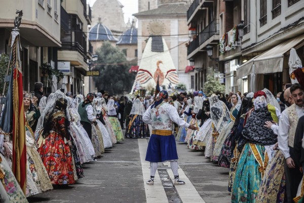 Filas de al menos cinco falleros e indumentaria tradicional valenciana, normas para la Ofrenda 