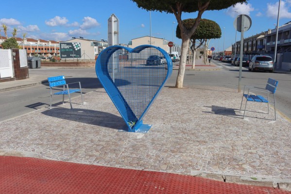 El Ayuntamiento de Onda amplía su red de 'corazones azules' para el reciclaje de tapones