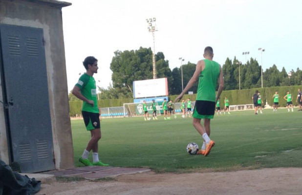 Álex Collado regresa a Elche para iniciar la fase final de su recuperación
