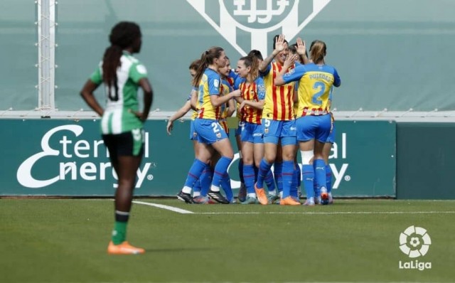 El Valencia logra un triunfo de efectividad ante el Betis
