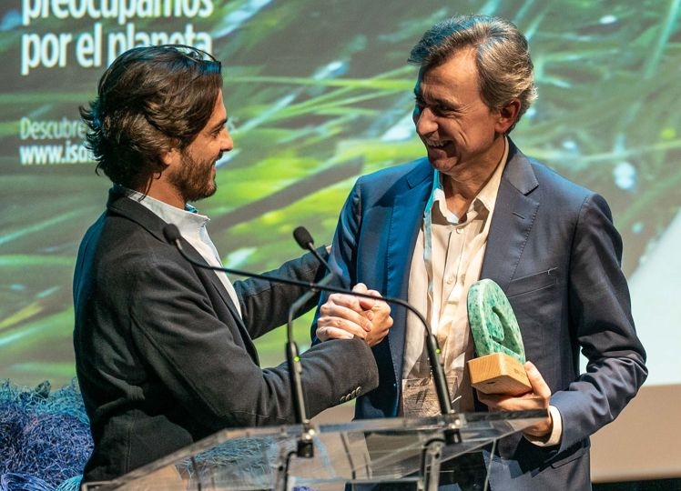ISDIN, premiado en los Gravity Wave Awards por su compromiso con el Mediterráneo
